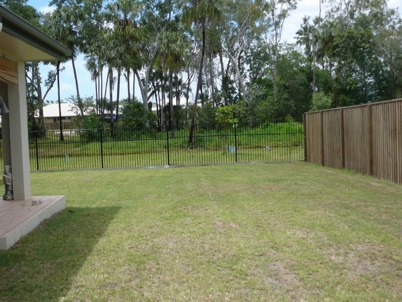 Bushland Beach QLD 4818