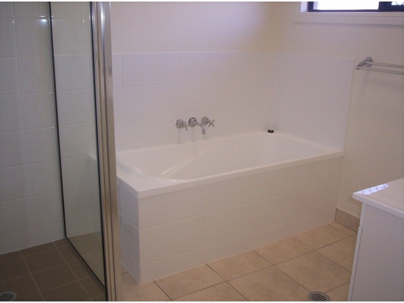 Bushland Beach QLD 4818