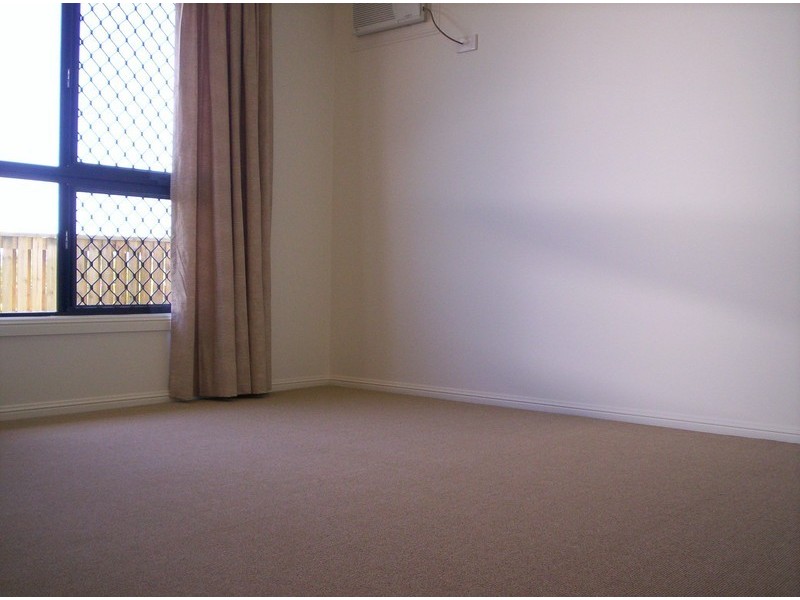 Bushland Beach QLD 4818