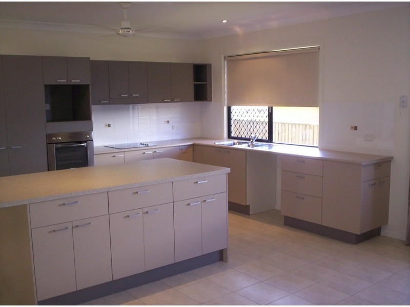 Bushland Beach QLD 4818