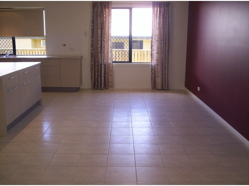 Bushland Beach QLD 4818