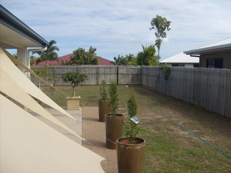 Bushland Beach QLD 4818