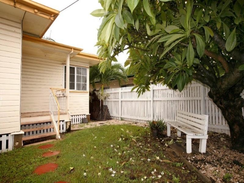 1a Cowley Street, West End QLD 4810