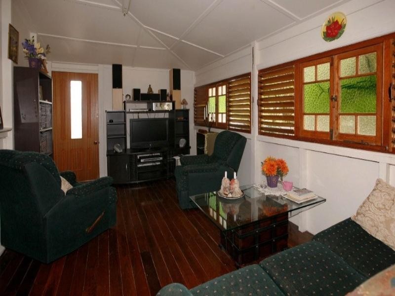 6 Castling Street, West End QLD 4810