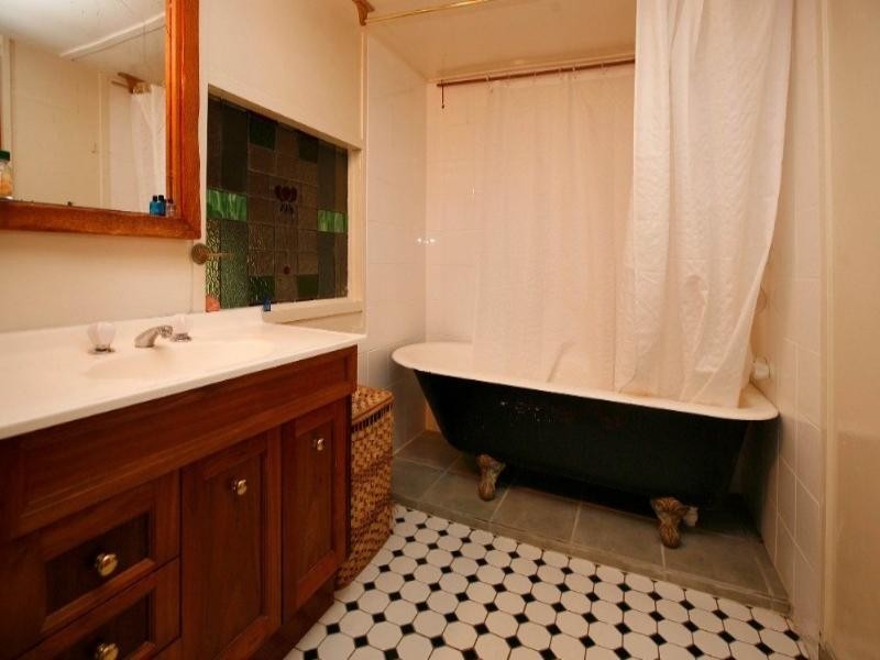 6 Castling Street, West End QLD 4810