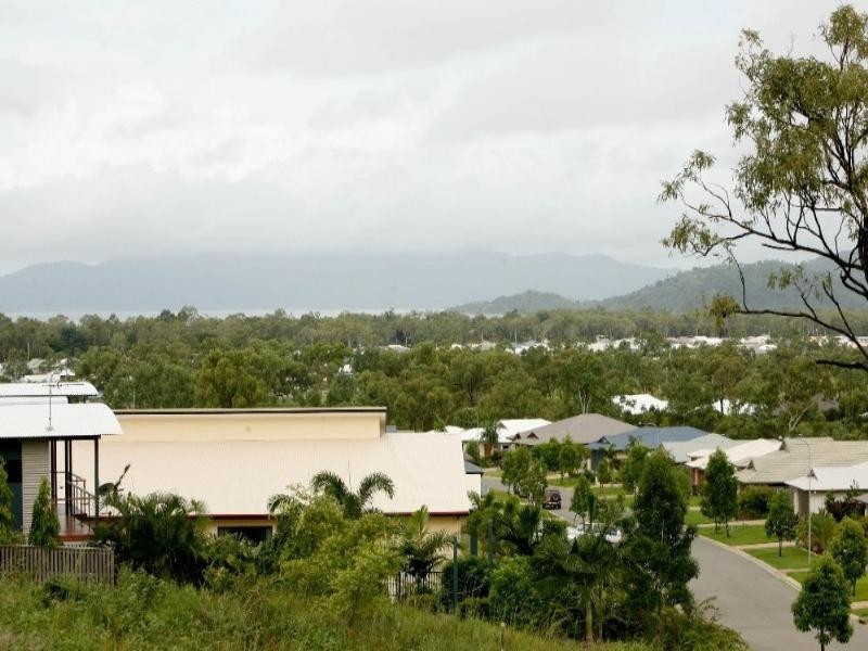 24 Minstrel Court, Bushland Beach QLD 4818