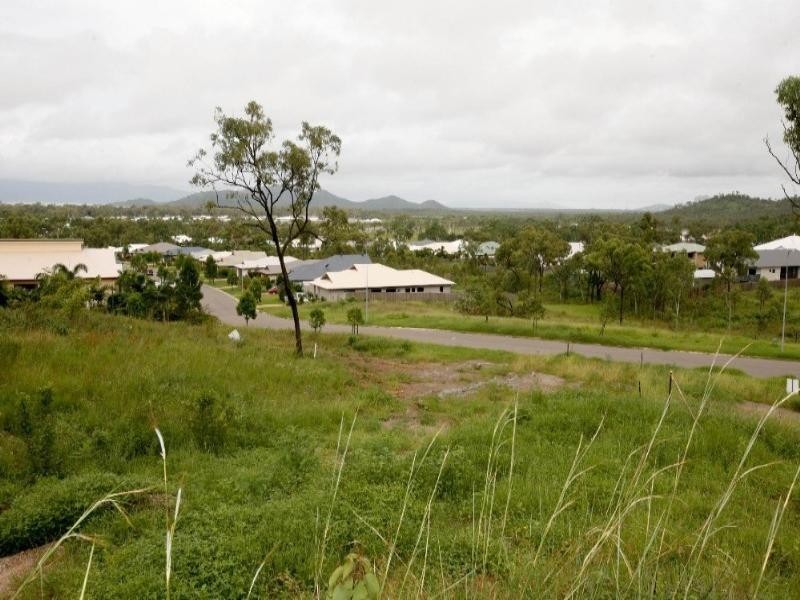 24 Minstrel Court, Bushland Beach QLD 4818