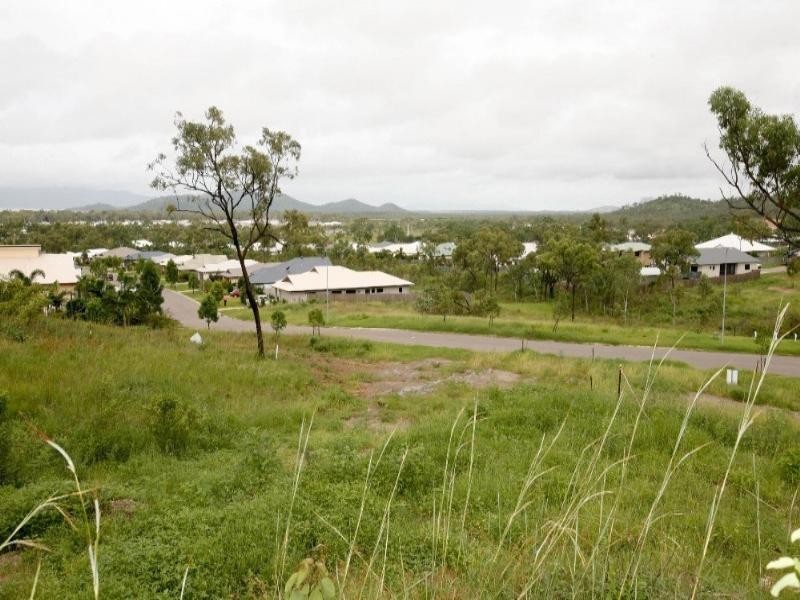 24 Minstrel Court, Bushland Beach QLD 4818