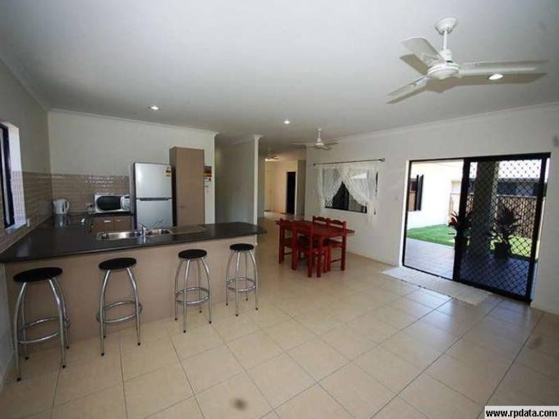 Bushland Beach QLD 4818