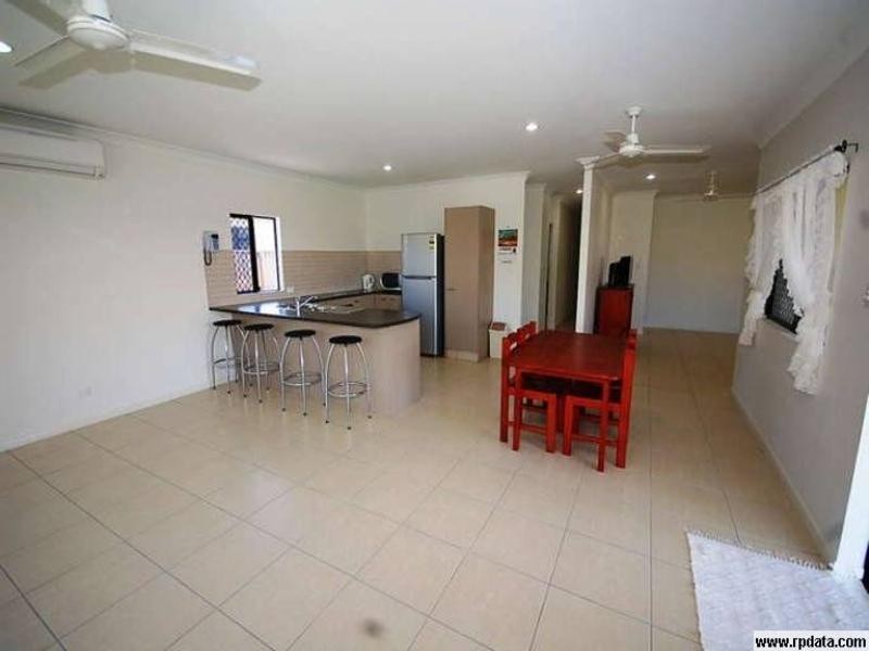 Bushland Beach QLD 4818