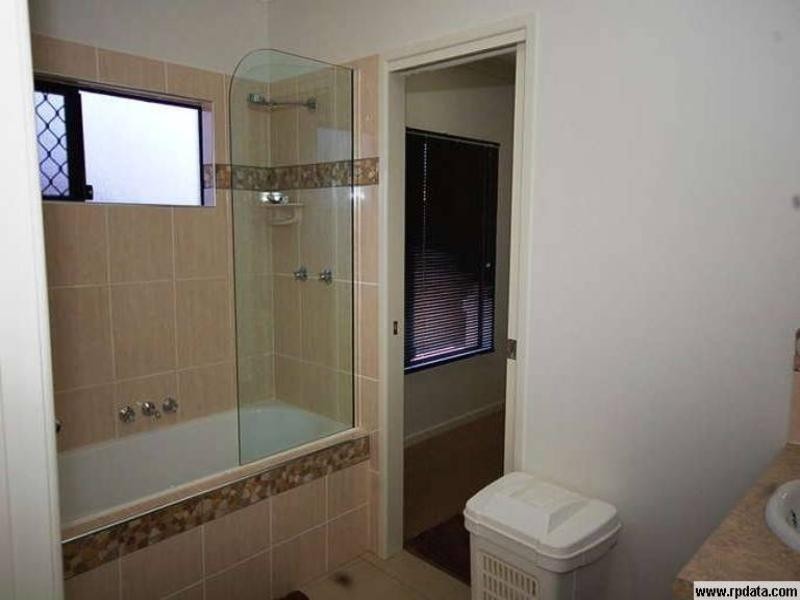 Bushland Beach QLD 4818