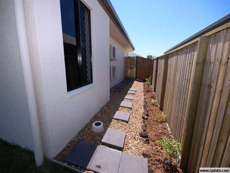 Bushland Beach QLD 4818