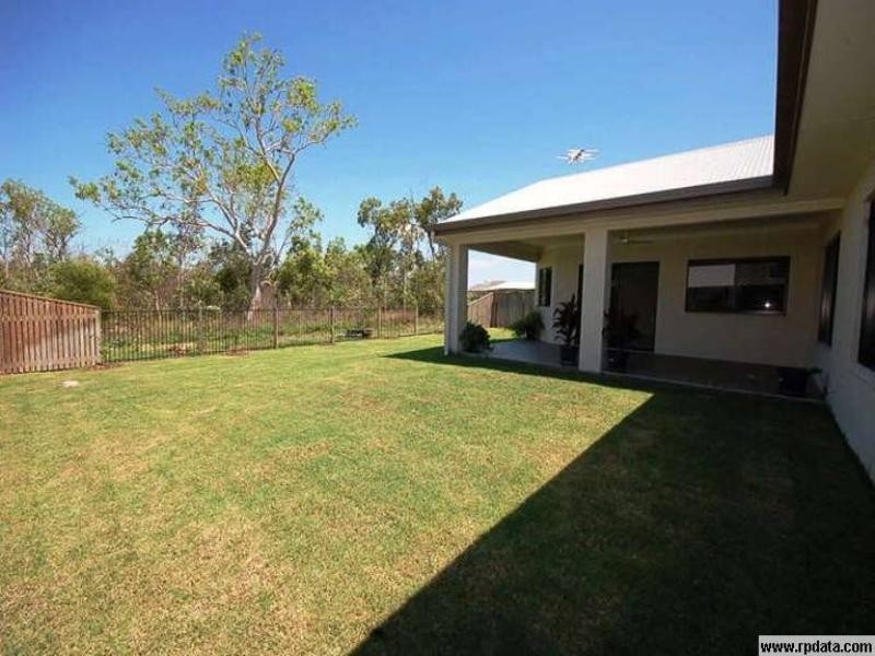 Bushland Beach QLD 4818