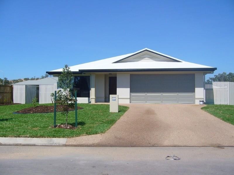 Bushland Beach QLD 4818