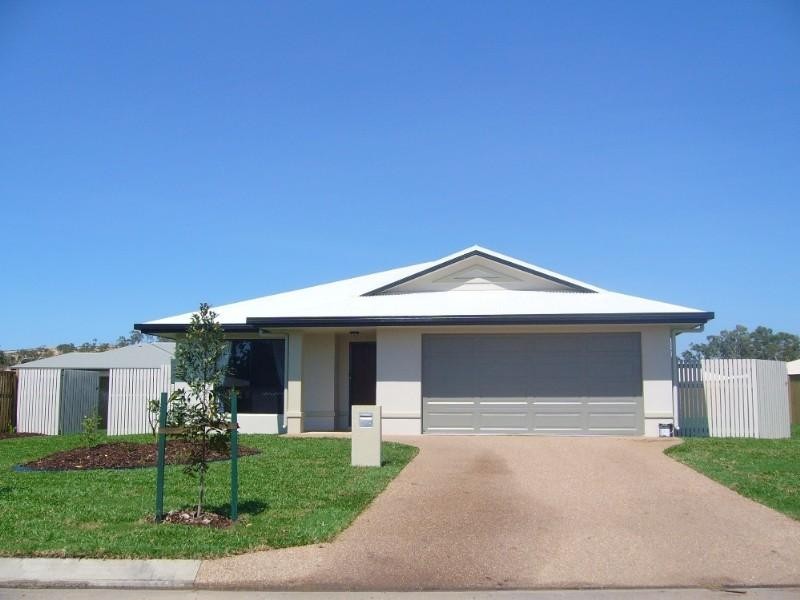 Bushland Beach QLD 4818