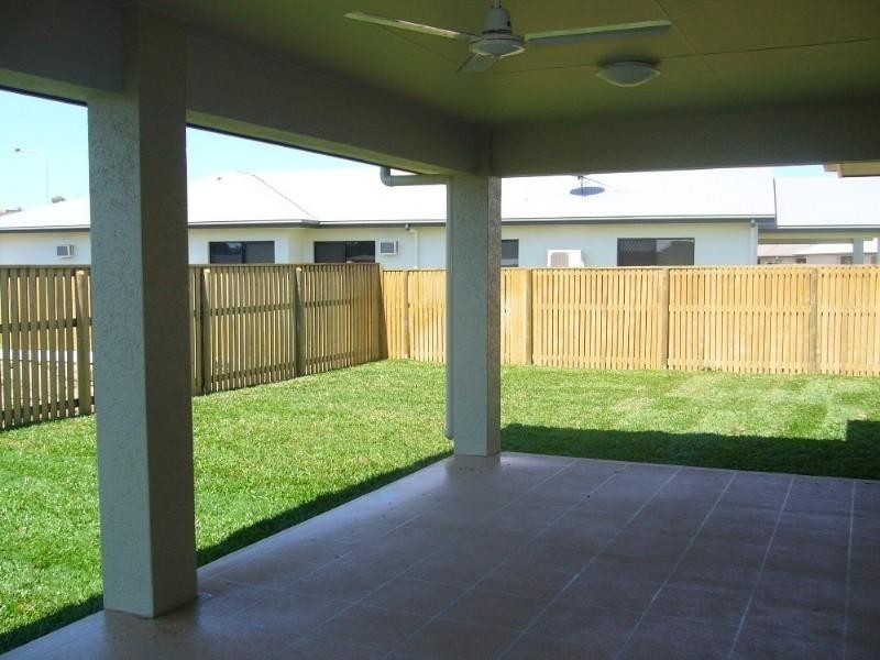 Bushland Beach QLD 4818