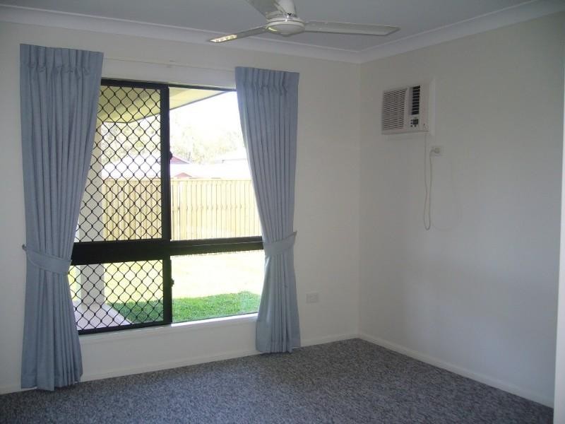 Bushland Beach QLD 4818