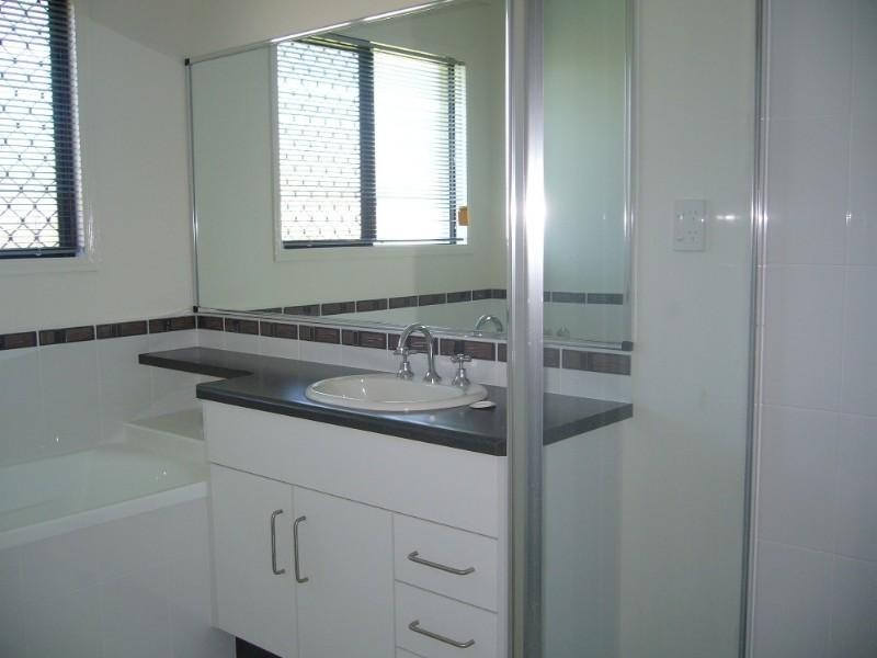 Bushland Beach QLD 4818