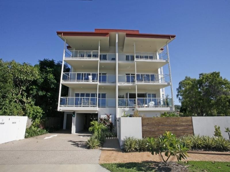 2/108 The Esplanade, Belgian Gardens QLD 4810