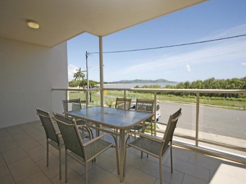 2/108 The Esplanade, Belgian Gardens QLD 4810