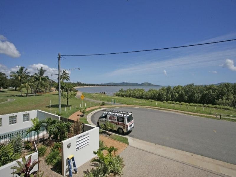 2/108 The Esplanade, Belgian Gardens QLD 4810