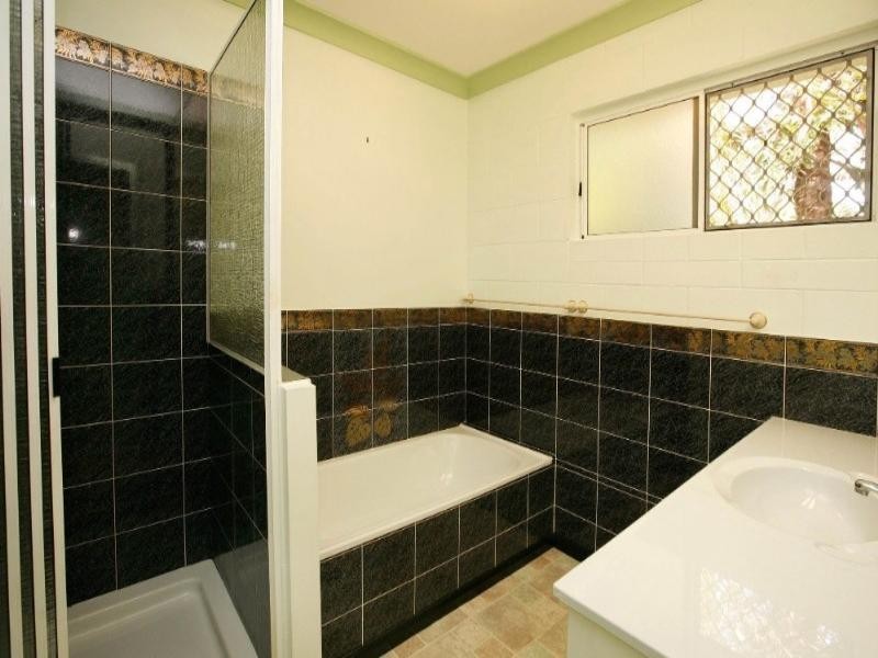 1 Sandalan Court, Bushland Beach QLD 4818