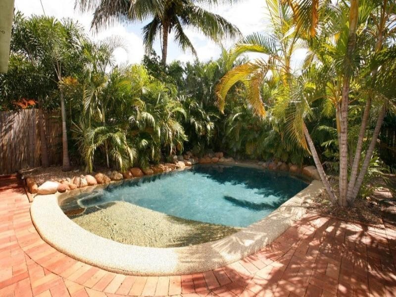 1 Sandalan Court, Bushland Beach QLD 4818