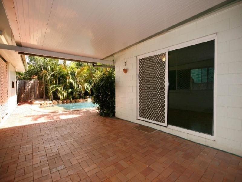1 Sandalan Court, Bushland Beach QLD 4818