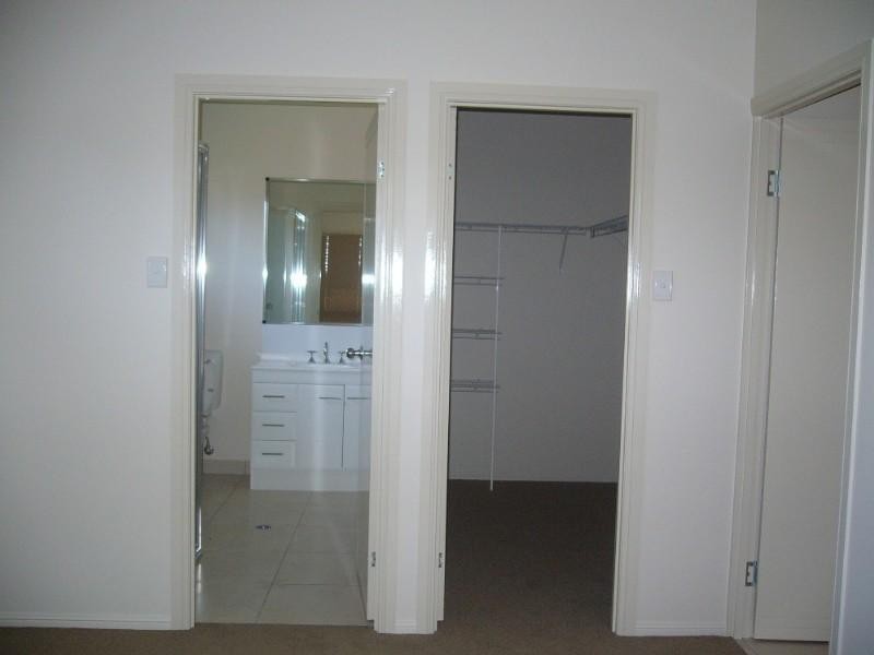 Bushland Beach QLD 4818