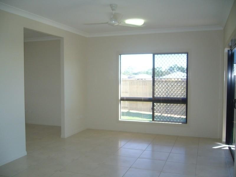 Bushland Beach QLD 4818