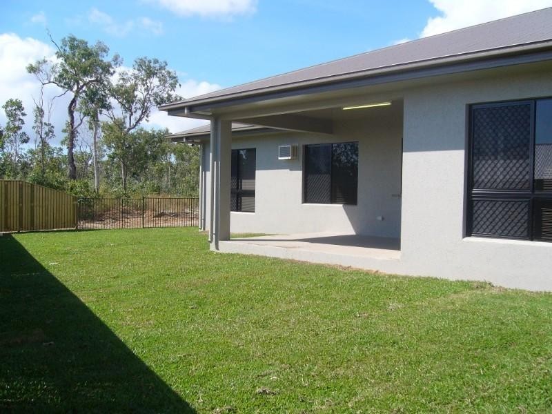 Bushland Beach QLD 4818