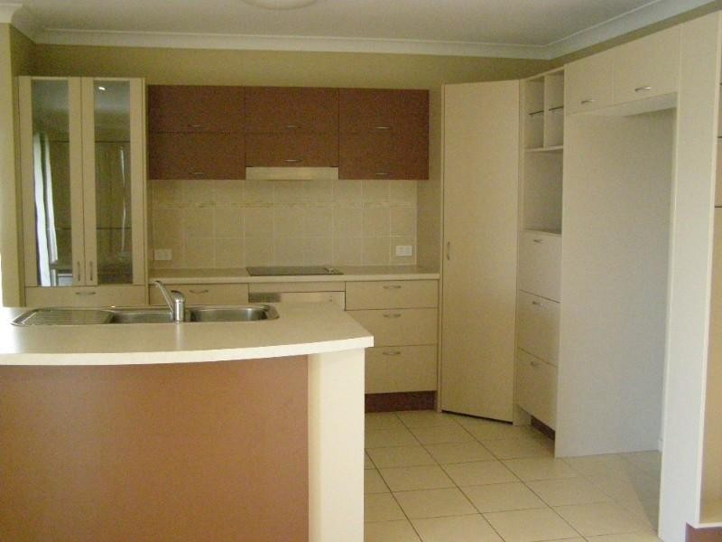 Bushland Beach QLD 4818