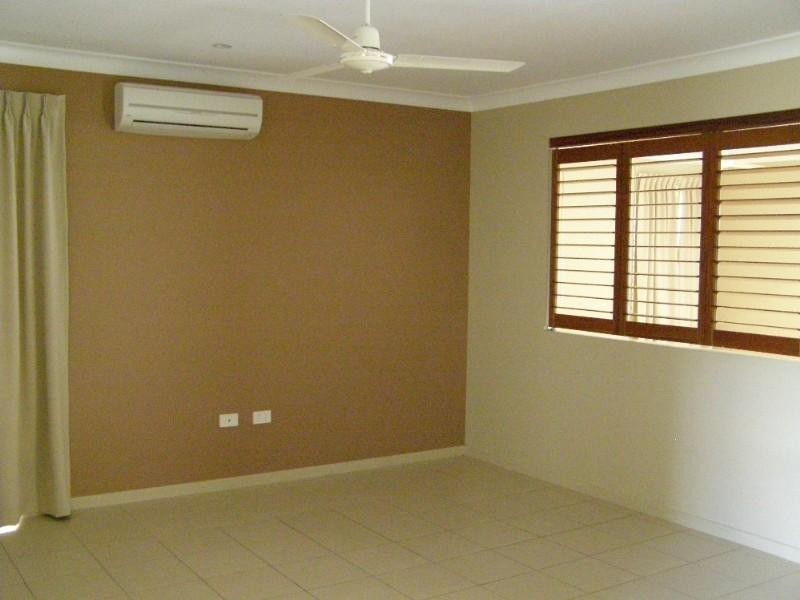 Bushland Beach QLD 4818