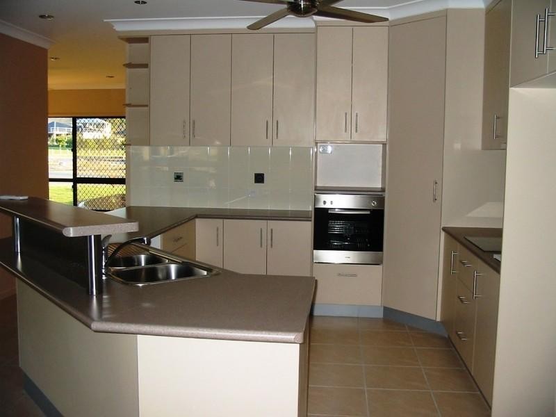 Bushland Beach QLD 4818