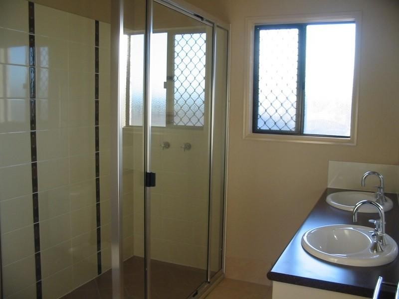 Bushland Beach QLD 4818