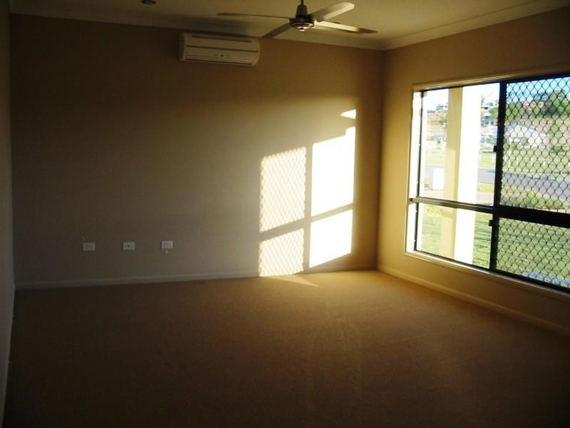 Bushland Beach QLD 4818