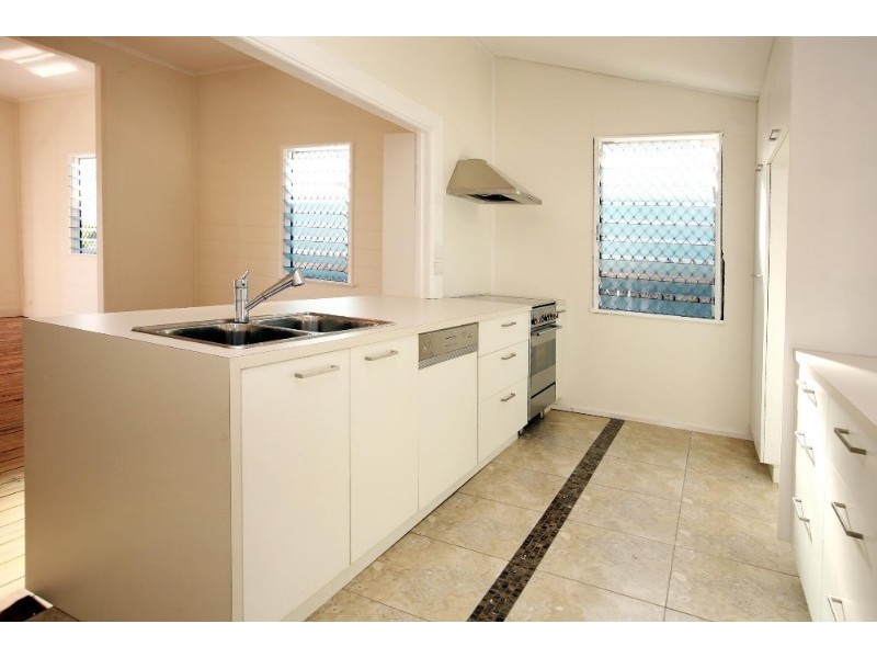 11 Mary Street, West End QLD 4810