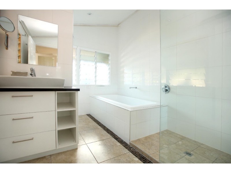 11 Mary Street, West End QLD 4810