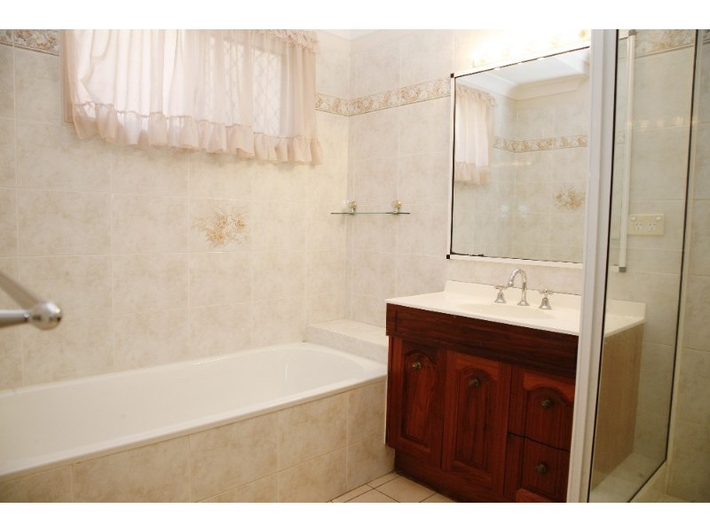 73 Banfield Drive, Mount Louisa QLD 4814