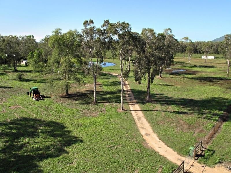 442 Cape Cleveland Road, Cape Cleveland QLD 4810