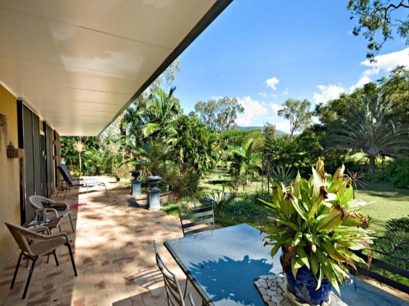 442 Cape Cleveland Road, Cape Cleveland QLD 4810