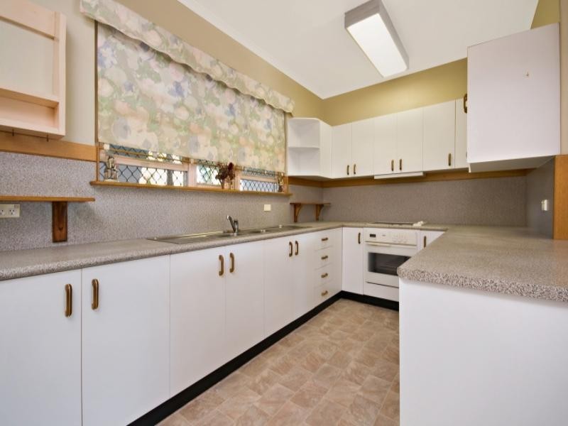 18 Heatleys Parade, Belgian Gardens QLD 4810