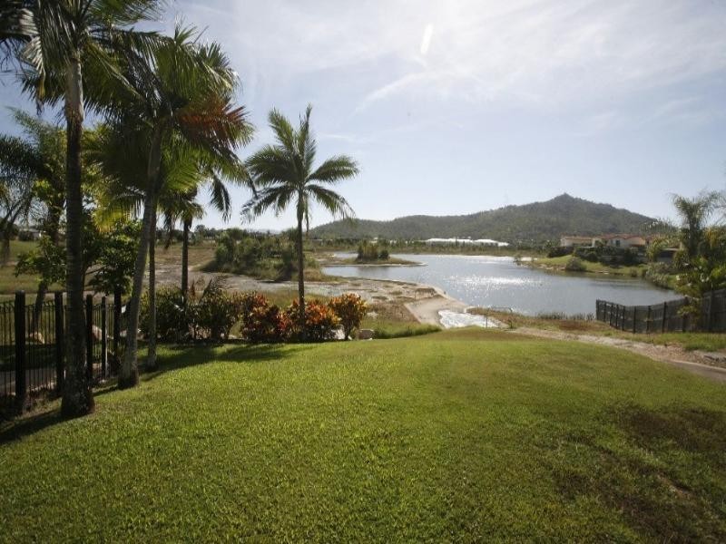 2/12-16 Martinez Avenue, West End QLD 4810