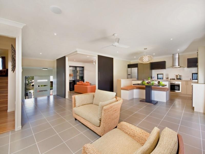 18 Shutehaven Circuit, Bushland Beach QLD 4818