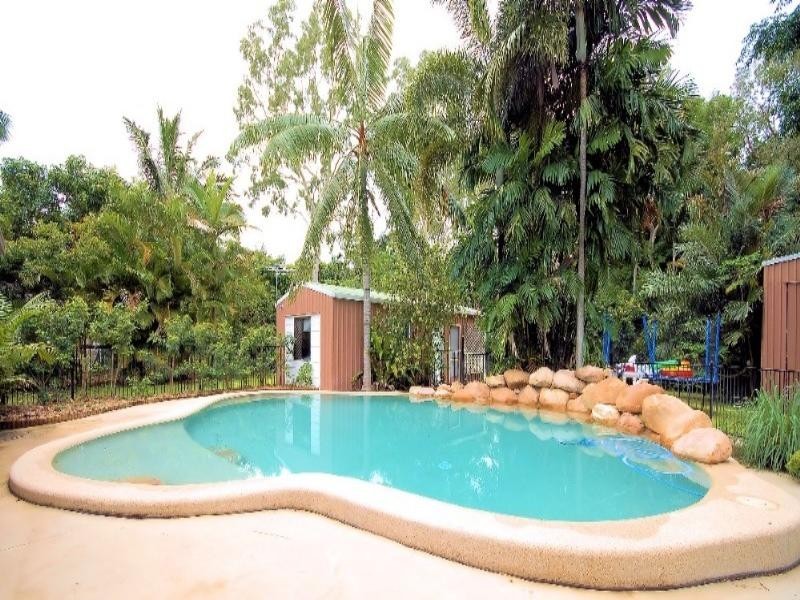 Bushland Beach QLD 4818