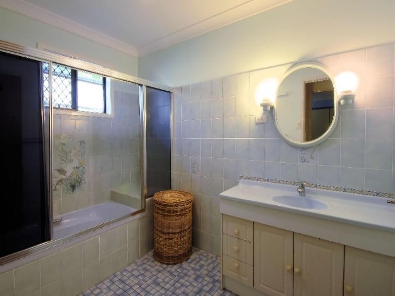 Bushland Beach QLD 4818