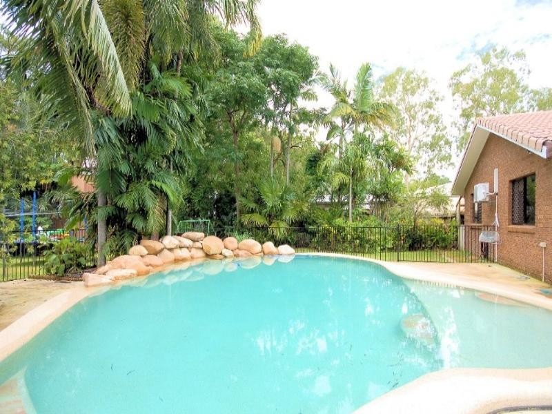 Bushland Beach QLD 4818