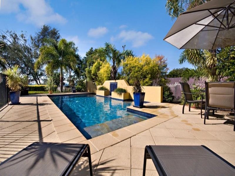 50 Waterview Drive, Bushland Beach QLD 4818