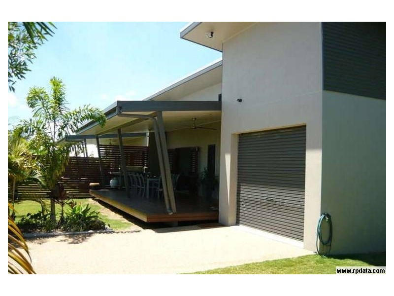 Bushland Beach QLD 4818