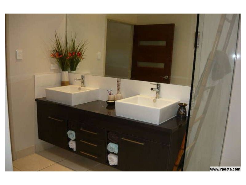 Bushland Beach QLD 4818